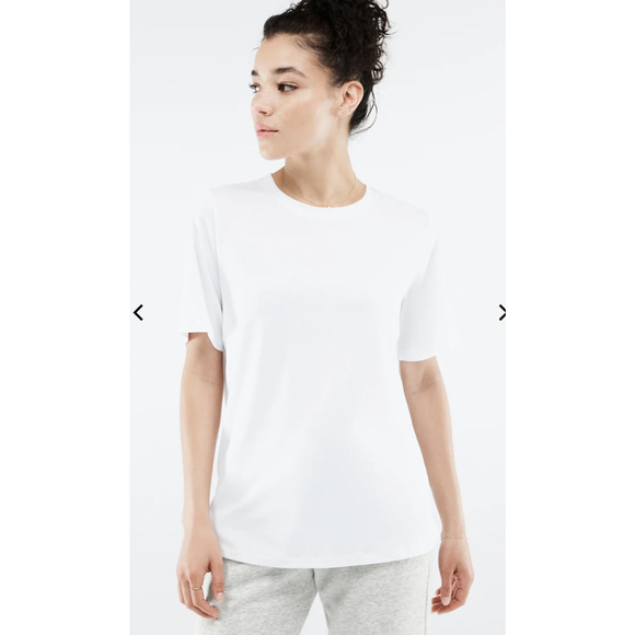 Fabletics Blake Short Sleeve Long Tee M Medium Moisture Wick White Shirt *READ - Picture 1 of 11